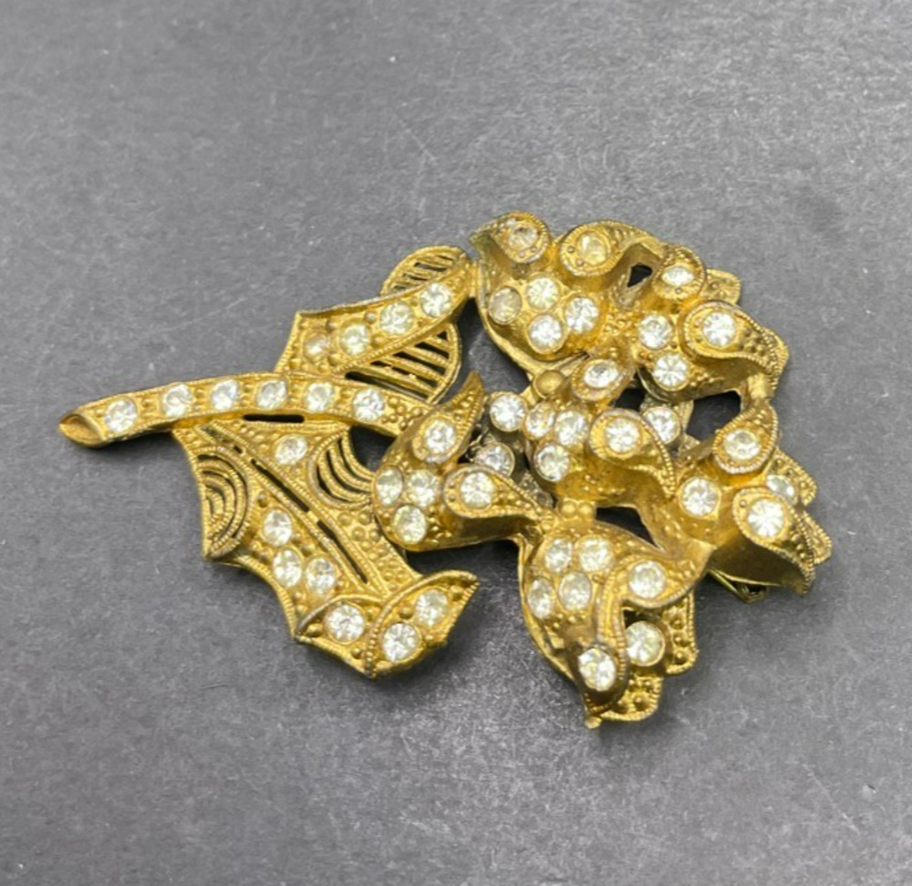 Estate Vintage Gold Tone Clear Rhinestone Floral Leaf Cluster Brooch Pin